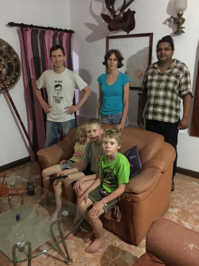 Villa25 Homestay Free Pick Up From The Centre Kandy Exterior photo